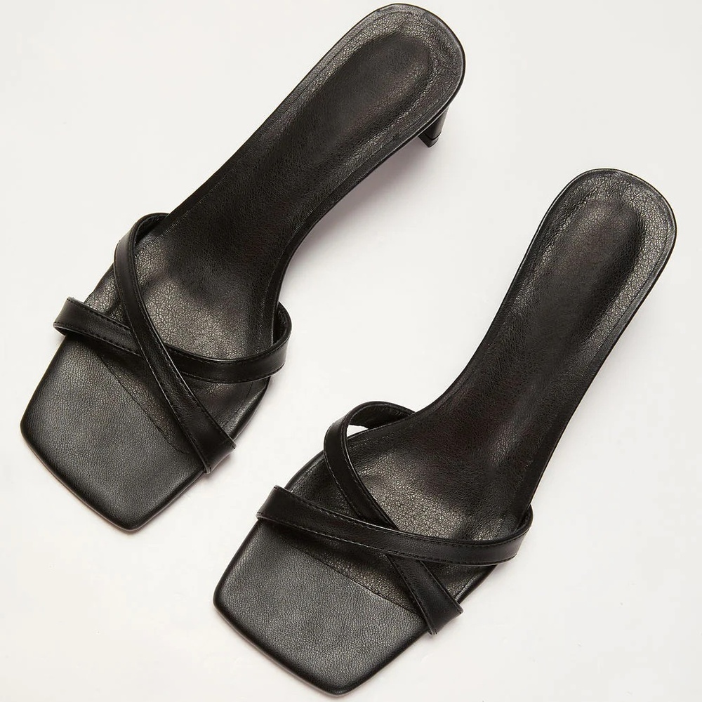 EUC Billini Black Leather Criss Cross Block Heel - Picture 2 of 7